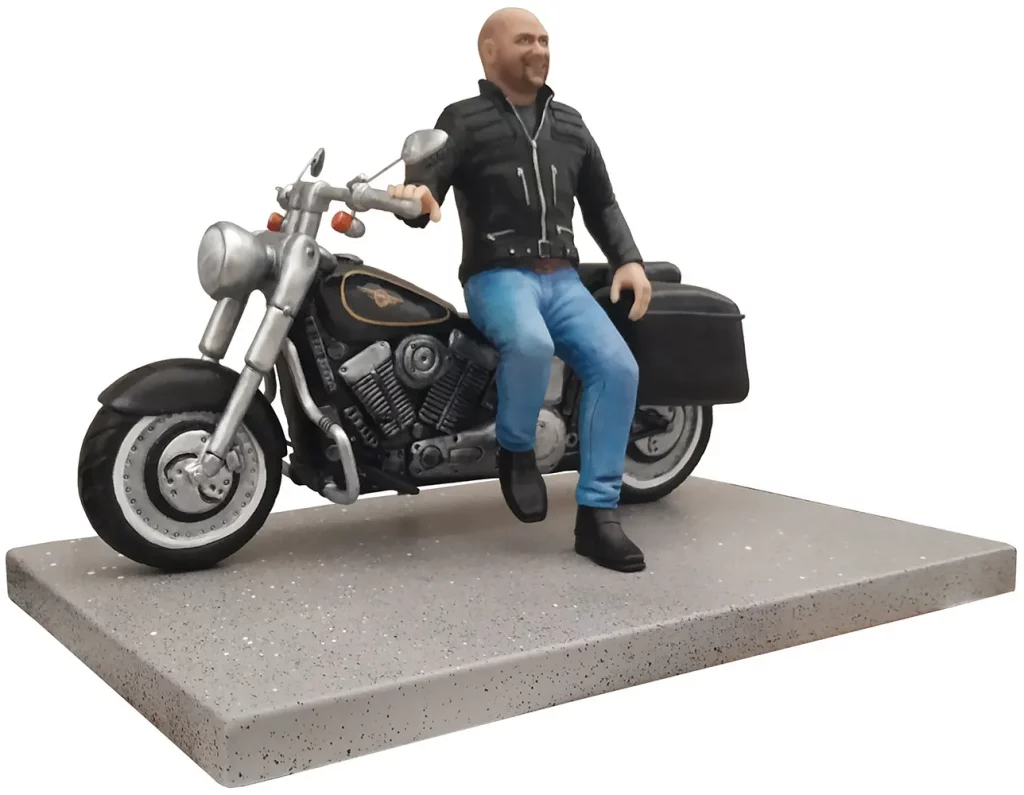 Скульптура по фотографии мужчины с мотоциклом Harley-Davidson
